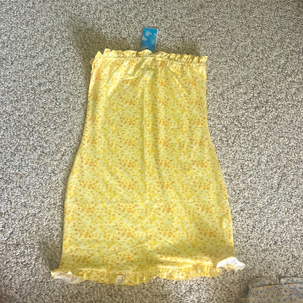 Yellow off the shoulder form fitting dress